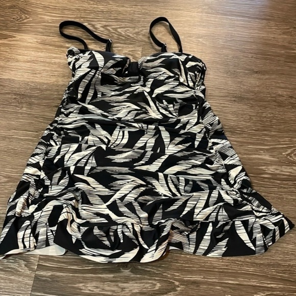 Tropical Honey Beach Diva Women's Patterned One-Piece Swimdress - Picture 3 of 6